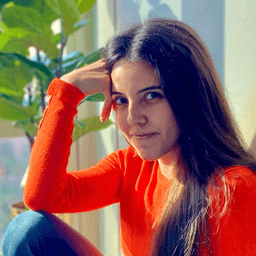 Lola Salaverri
